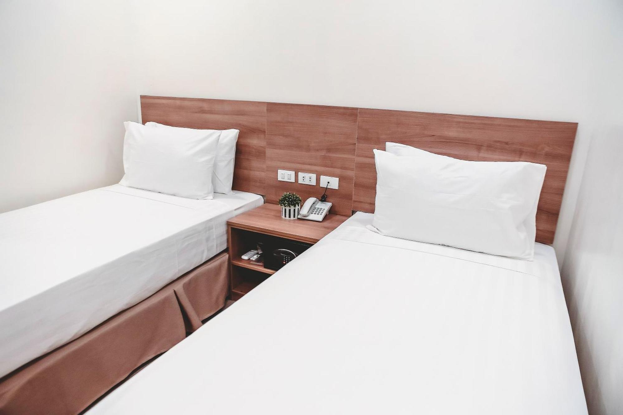Trip Inn Near Airport Or City Center Legazpi Buitenkant foto