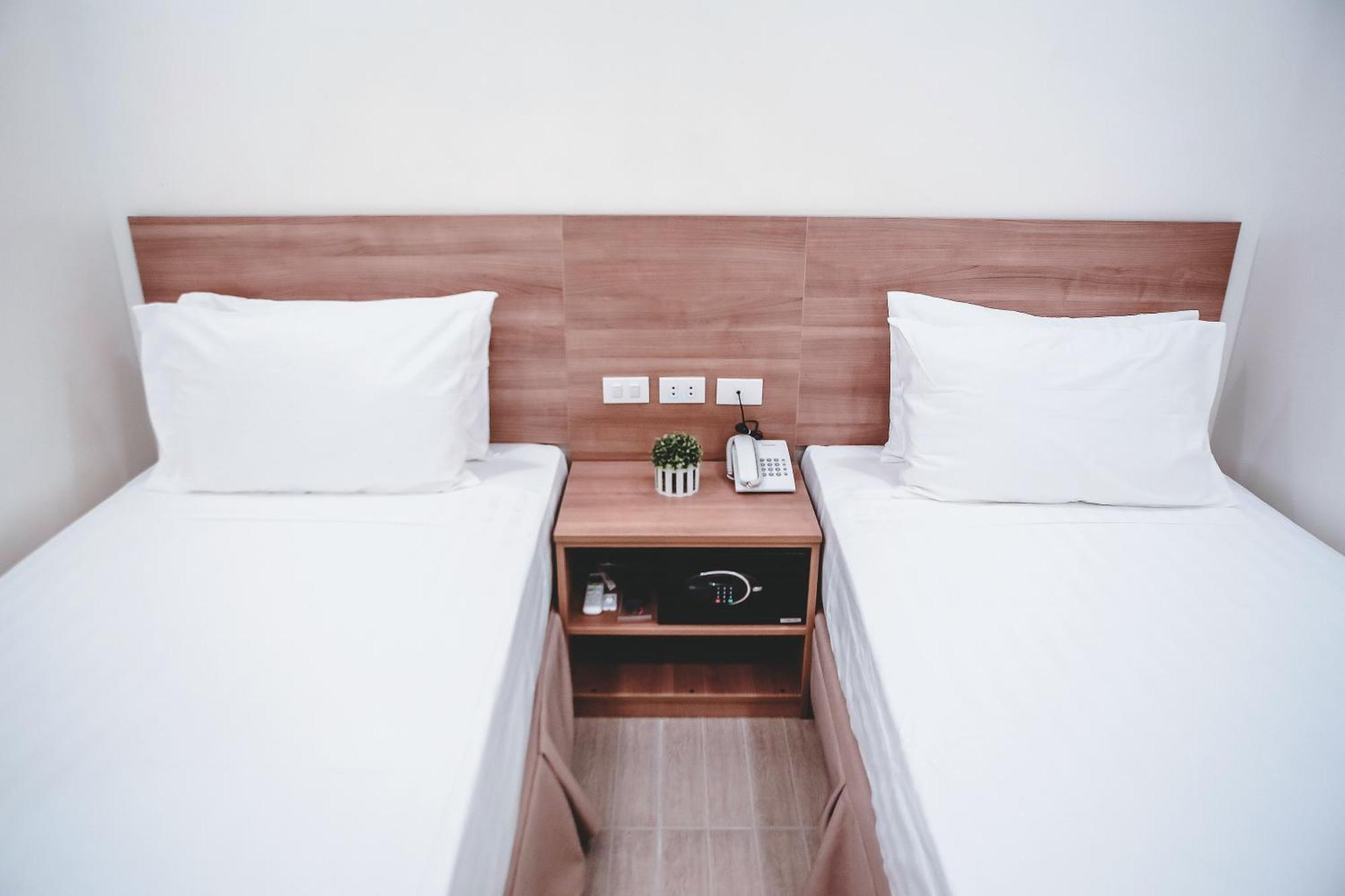 Trip Inn Near Airport Or City Center Legazpi Buitenkant foto