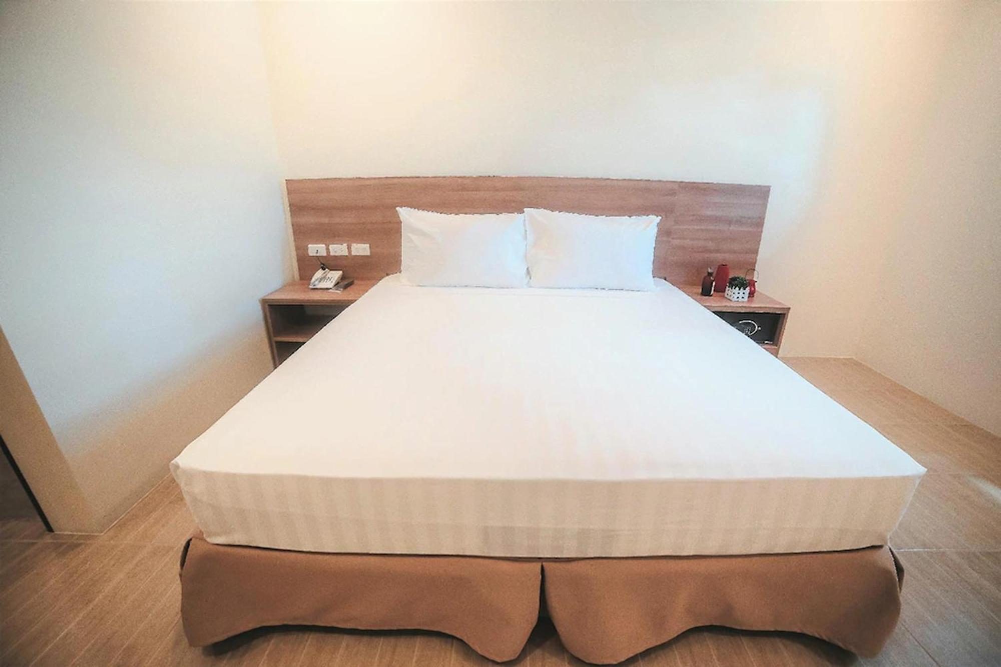 Trip Inn Near Airport Or City Center Legazpi Buitenkant foto