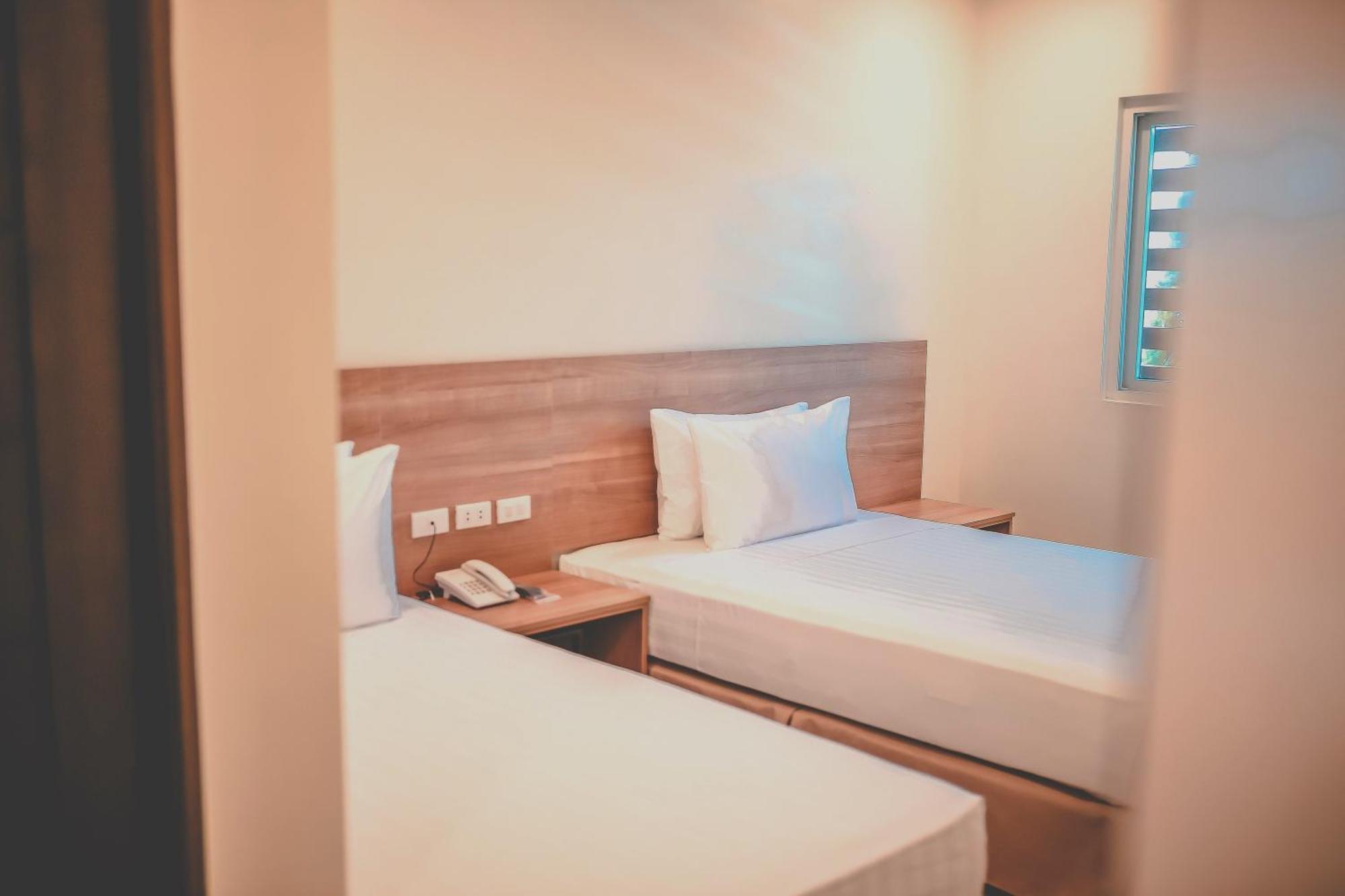 Trip Inn Near Airport Or City Center Legazpi Buitenkant foto
